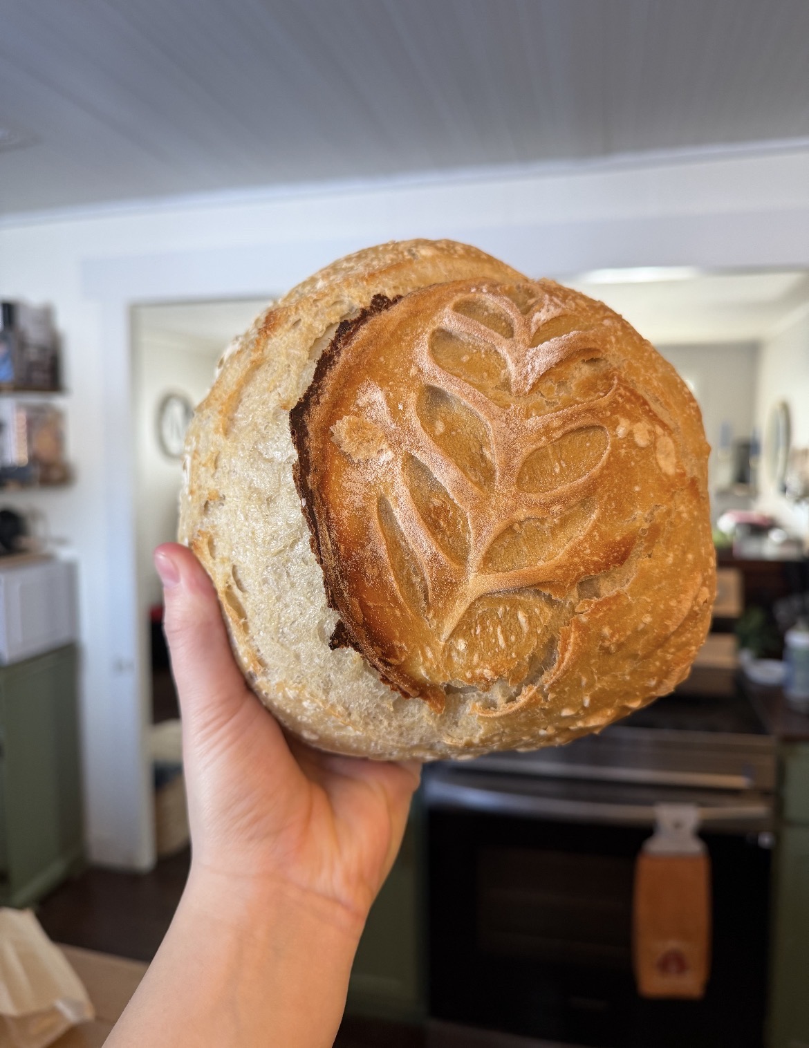 Sourdough loaf with leaf design